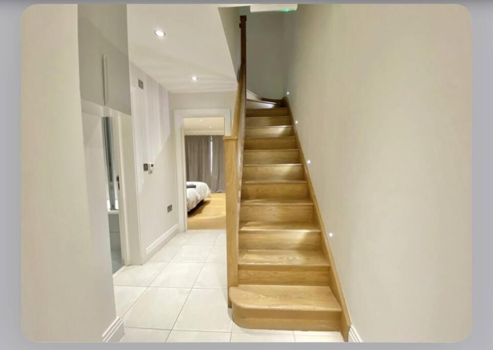Luxury 4-Bed Apartment With Balcony & Garden, Near Emirates Stadium, 15 Mins To Central London Exterior foto