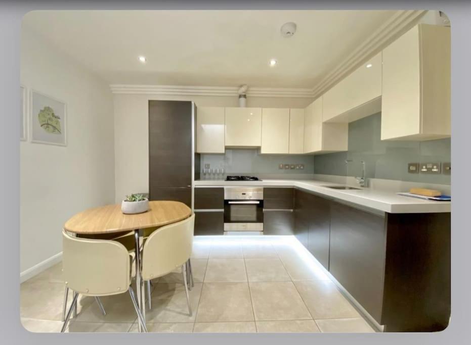 Luxury 4-Bed Apartment With Balcony & Garden, Near Emirates Stadium, 15 Mins To Central London Exterior foto